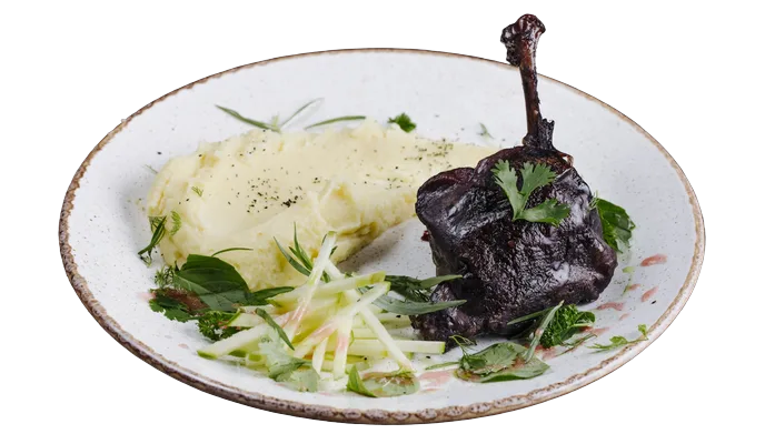 Kuzu İncik - patates püresi üzerinde ağır ateşte pişirilmiş kuzu incik, premium kurumsal catering ana yemeği